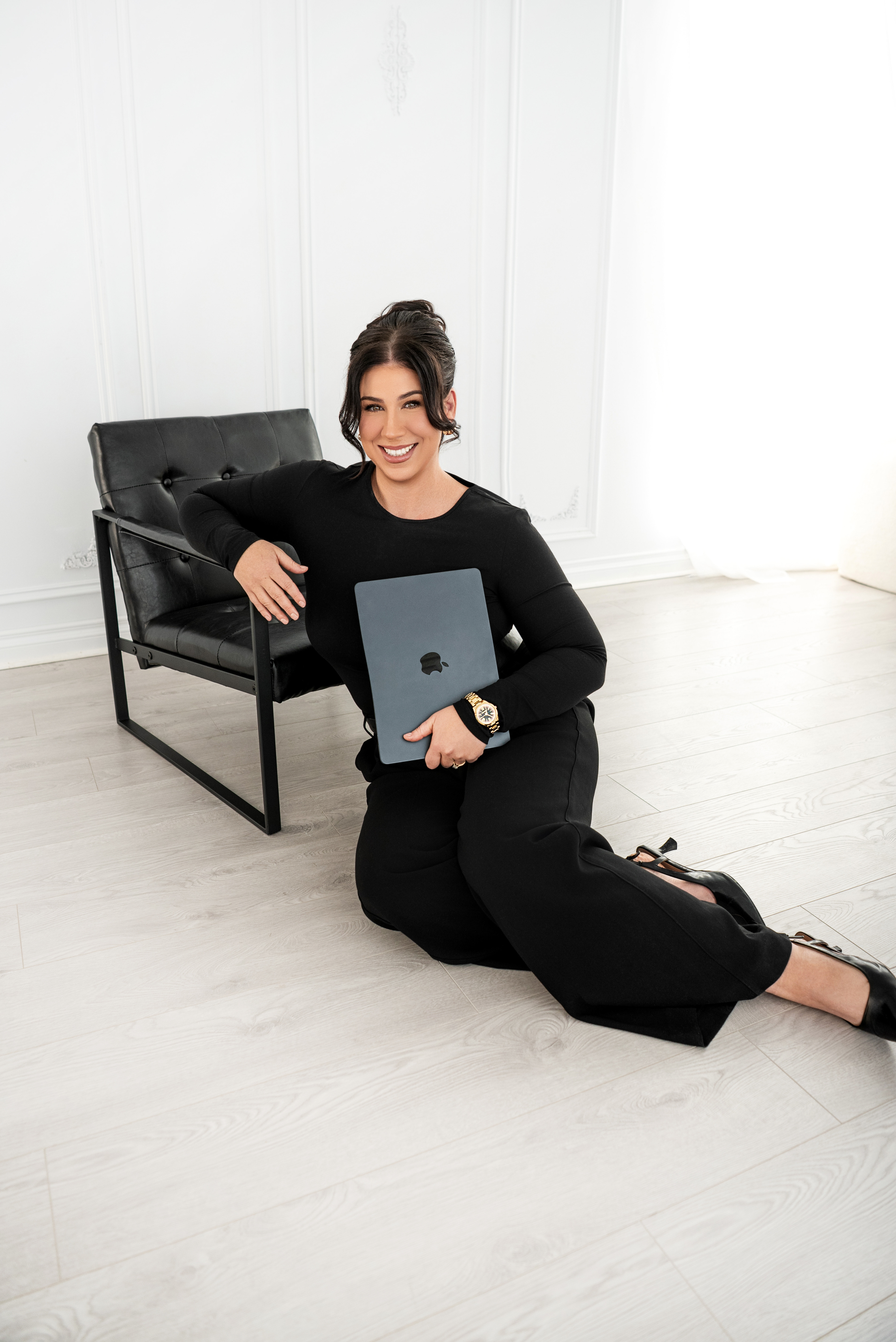 Juliana with laptop — coaching
